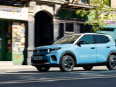Met een breedte van slechts 1,76 m en een lengte van 4,01 m is de nieuwe Citroën ë-C3 een compacte hatchback met een hoog crossover-uiterlijk. (Afbeelding bron: Stellantis)