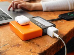 De CorePlus is een modulaire powerbank met een stopcontact (Afbeelding bron: CorePlus)