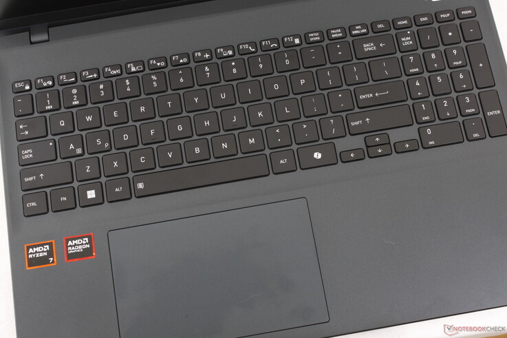 Hoewel het clickpad behoorlijk groot is (~13,4 x 8,3 cm), kan de feedback sponzig en onbevredigend aanvoelen