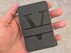 Sjabloon voor voorraadkarakter op 3D-geprinte PLA-CF portemonnee met Diodelaser.