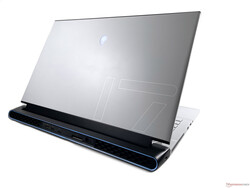 In review: Alienware m17 R4. Testapparaat geleverd door Dell Duitsland.