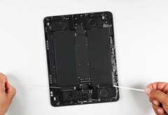 De Apple iPad is bijna onmogelijk te repareren, en dure vervangingsonderdelen maken reparaties minder aantrekkelijk. (Afbeeldingsbron: iFixit)