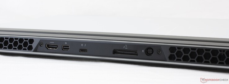 Achterkant: HDMI 2.0b, mini-DisplayPort 1.4, USB-C met Thunderbolt 3, Graphics Amplifier, stroomadapter