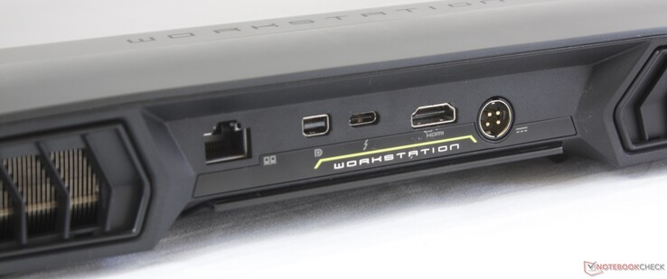Actherkant: Gigabit RJ-45, mini-DisplayPort, Thunderbolt 3, HDMI 2.0, stroomadapter
