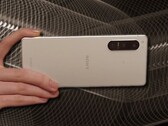 De Sony Xperia 5 IV is naar moderne maatstaven compact; hij heeft een scherm van 6,1 inch. (Beeldbron: Sony/Unsplash - bewerkt)
