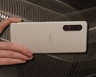 De Sony Xperia 5 IV is naar moderne maatstaven compact; hij heeft een scherm van 6,1 inch. (Beeldbron: Sony/Unsplash - bewerkt)