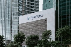Het logo van ByteDance op het kantoorgebouw van het bedrijf in Singapore (bron: Claudio Schwarz - Unsplash)