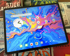 De Teclast Art Pad Pro wordt ook geleverd met een styluspen met 4096 drukniveaus en een 30-watt voedingsadapter. (Afbeeldingsbron: Notebookcheck)