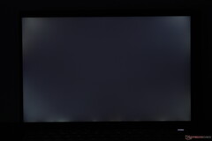 Backlight bleeding is duidelijk zichtbaar op onze HP EliteBook X G1i 14 testunit (Afbeelding bron: Notebookcheck)