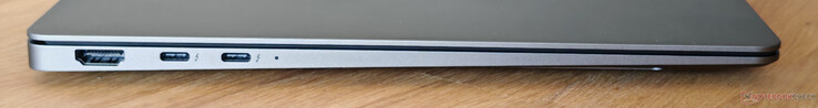 Links: HDMI 2.1, 2x USB-C 4.0 met Thunderbolt 4 (40 GBit/s, DisplayPort ALT-modus, Power Delivery)