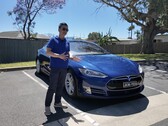 Tom's 2015 Tesla Model S 70D heeft meer dan 121.000 km of 75.000 mijl afgelegd. (Afbeelding bron: Ludicrous Feed via YouTube)