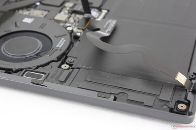 Down- en upfiring-luidsprekers zijn met een totaal vermogen van 10 W behoorlijk krachtig voor hun grootte