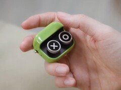 De Boox Tappy heeft klikkende knoppen en een oplaadbare batterij.