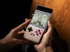 De GameSir Pocket 1 Vertical voegt Game Boy-achtige besturing toe aan smartphones. (Afbeeldingsbron: GameSir)