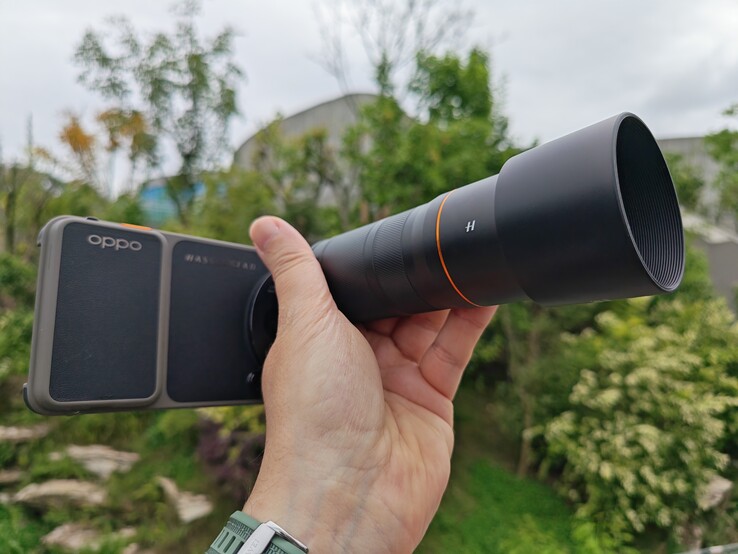 Oppo Find X9 Ultra met teleconverter