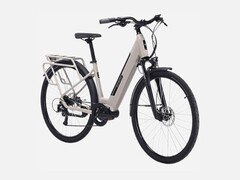 De Intersport NAKAMURA CROSSOVER V e-bike heeft een ondersteuningsbereik tot 100 km (~62 mijl). (Afbeelding bron: Intersport)