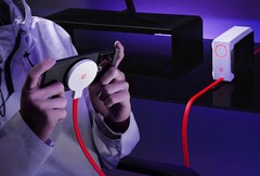 De compacte Liquid Cooling Radiator van OnePlus heeft een Magnetic Wireless Charging puck erop geschroefd. (Afbeeldingsbron: OnePlus)