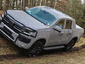 De nieuwe VW Amarok, die al als gecamoufleerd prototype is verschenen, zou in de toekomst een volledig elektrische aandrijflijn kunnen krijgen (Afbeelding: Volkswagen)
