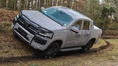 De nieuwe VW Amarok, die al als gecamoufleerd prototype is verschenen, zou in de toekomst een volledig elektrische aandrijflijn kunnen krijgen (Afbeelding: Volkswagen)