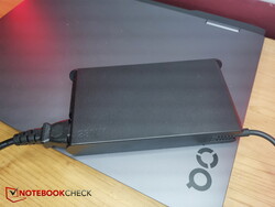 De 230 W voeding van Lenovo