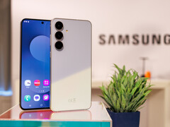 Goede prestaties en functies voor een steeds aantrekkelijkere prijs: De Galaxy S25 FE in een review. (Afbeeldingsbron: Daniel Schmidt)