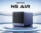 De startprijs van de N5 Air is $499. Afgebeeld: een promofoto van de NAS waarop de voorkant en een van de zijkanten te zien zijn. (Afbeeldingsbron: Minisforum)