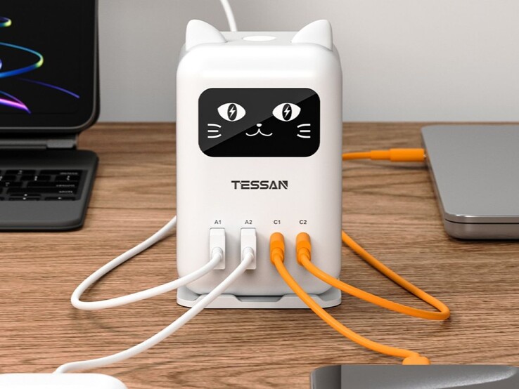 Het Tessan CS07 65W laadstation kan gelijktijdig twee USB-A en twee USB-C apparaten van stroom voorzien.