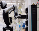 De Walker S2 robot verwisselt zijn eigen batterij. (Afbeeldingsbron: UBTech/YT)