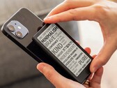 Met een scherm van 4,3 inch is de Xteink X4 Pro e-reader uiterst compact.