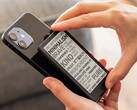 Met een scherm van 4,3 inch is de Xteink X4 Pro e-reader uiterst compact.