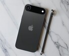 De aankomende Apple iPhone 17 Air zou volgens de geruchten slechts 5,5 mm dun zijn. (Afbeeldingsbron: zellzoi, bewerkt)