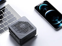 De EM780 wordt geleverd met een Ryzen 7 7840U, 32 GB RAM en twee SSD's in Europa. (Afbeeldingsbron: MINISFORUM)