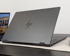 HP OmniBook X Flip 16 doet veel dingen goed in vergelijking met zijn directe concurrentie (Afbeelding bron: Notebookcheck)