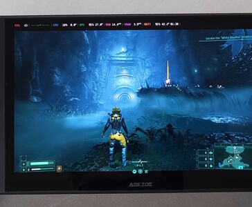 Returnal draait op AMD Ryzen AI 9 HX 370 handheld, met in-game prestatie-benchmark op het scherm. (Afbeeldingsbron: The Phawx)