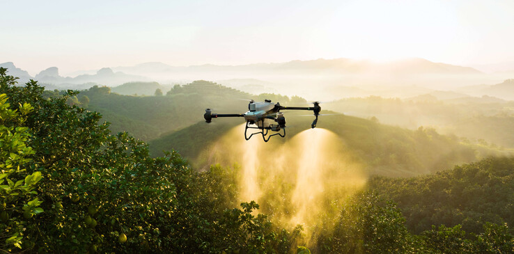 Een van DJI's landbouwdrones in actie