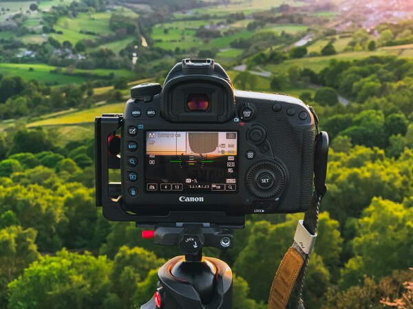 DSLR-camera's bieden een reeks belichtingsstanden, van volledig automatisch tot volledig handmatig (Bron: Unsplash)