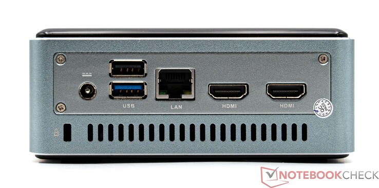 Achteraan, netwerkpoort (19 V; 4,74 A), 1x USB 3.2, 1x USB 2.0, 2,5G LAN, 2x HDMI 2.0
