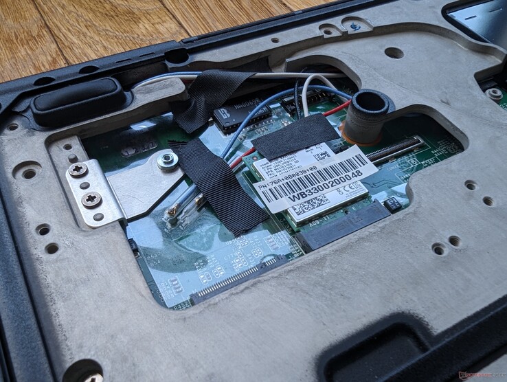 Verwijderbare WLAN-module. Er worden extra antennes meegeleverd voor het installeren van de WAN-module