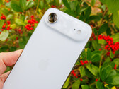 De iPhone Air 2 zal naar verwachting de tekortkomingen van zijn voorganger, hier afgebeeld, verhelpen.