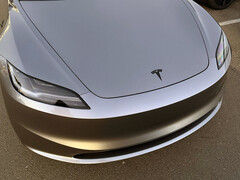 Het 2026 Model 3 met camera op de voorbumper en richtingaanwijzerhendel. (Afbeeldingsbron: Sawyer Merritt/X)