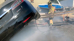 Sacramento brandweerman blust een brandende Model S (foto: SFD)