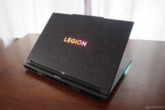 Extravagant, niet alleen qua hardware: Lenovo Legion 9 18. (Afbeeldingsbron: Notebookcheck)