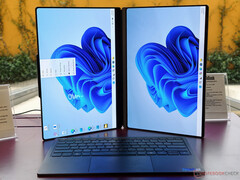 De modulaire laptop wordt aangedreven door een Arrow Lake processor. Afgebeeld: het systeem in dual-display configuratie.