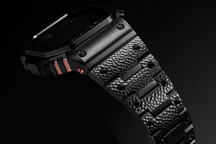 Ondanks een stevige titanium armband is het gewicht beperkt tot 112 g (Afbeelding bron: Casio)