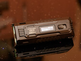 Nitecore's EDC37 zaklamp (Afbeelding bron: Andreas Sebayang/Notebookcheck)