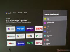 De projector heeft ruwweg 27 GB aan vrije opslagruimte, wat een goede hoeveelheid is voor apps. Verwijderbare opslag kan worden gebruikt voor offline films.