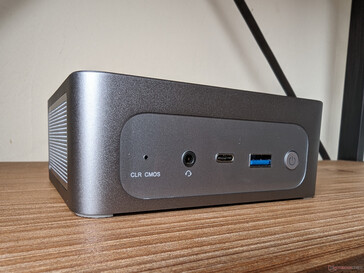 Voorkant: Helder CMS, 3,5 mm headset, USB-C (alleen data), USB-A 3.2, Aan/uit-knop