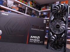 Hardware Unboxed gebruikte de ASRock Taichi Radeon RX 9070 XT voor de vergelijking. (Afbeelding bron: Hardware Unboxed op YouTube, bewerkt)