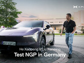 Testen in het stadsverkeer van München: He Xiaopeng, CEO van Xpeng, demonstreert het nieuwe Next Generation Pilot (NGP)-systeem in de Xpeng L03.