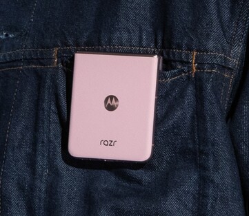 Motorola Razr 2025 in Pantone Parfait Pink. (Afbeeldingsbron: Motorola)